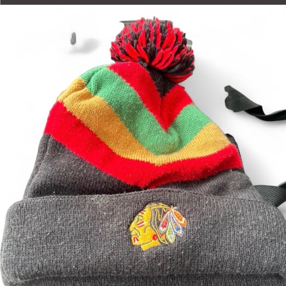 NHL Chicago Blackhawks multicoloured pom beanie